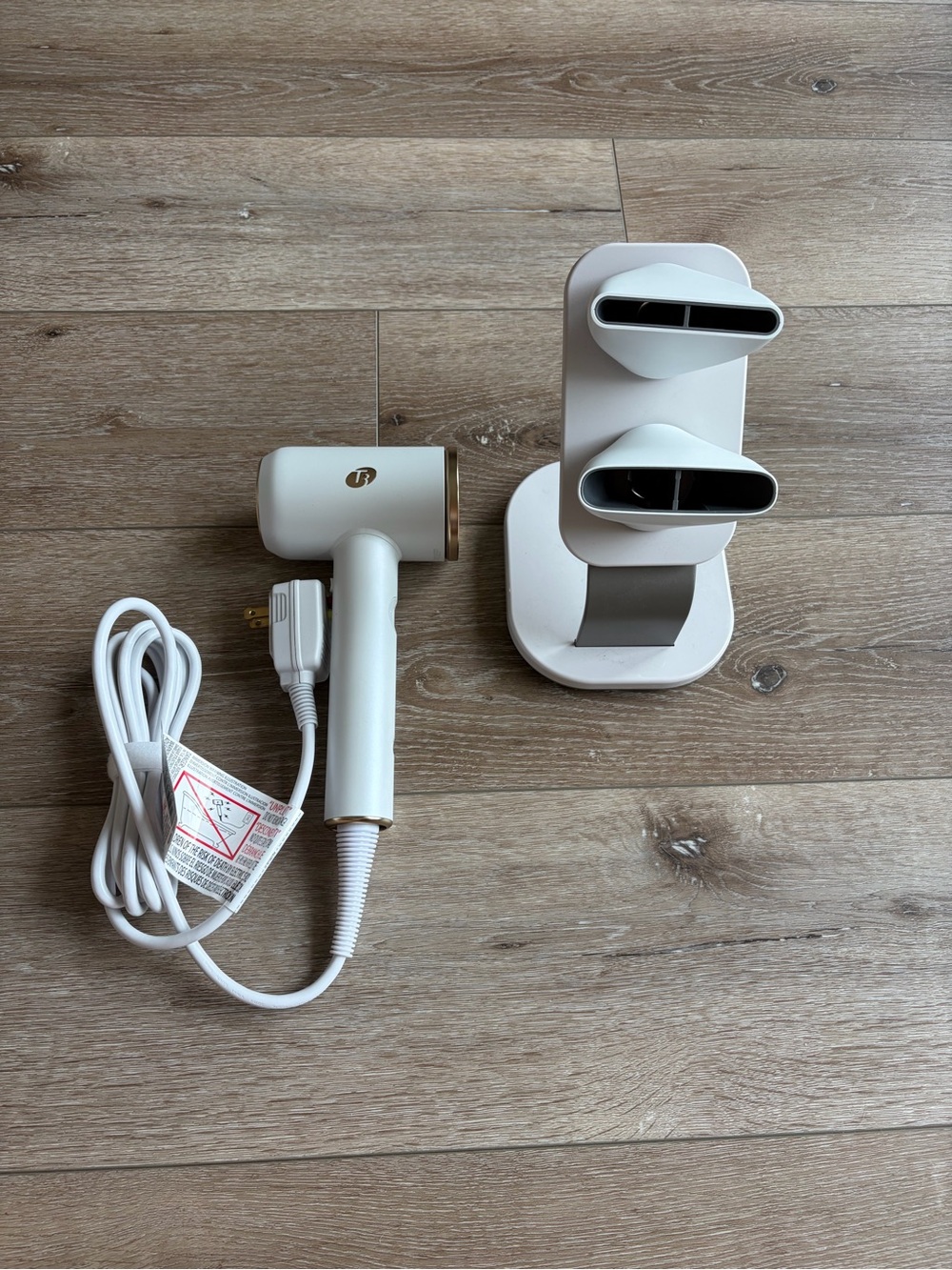 T3 White air IQ Hair Dryer with Dual Nozzle Stand
